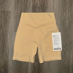 L Lululemon Align High-Rise Short 6"